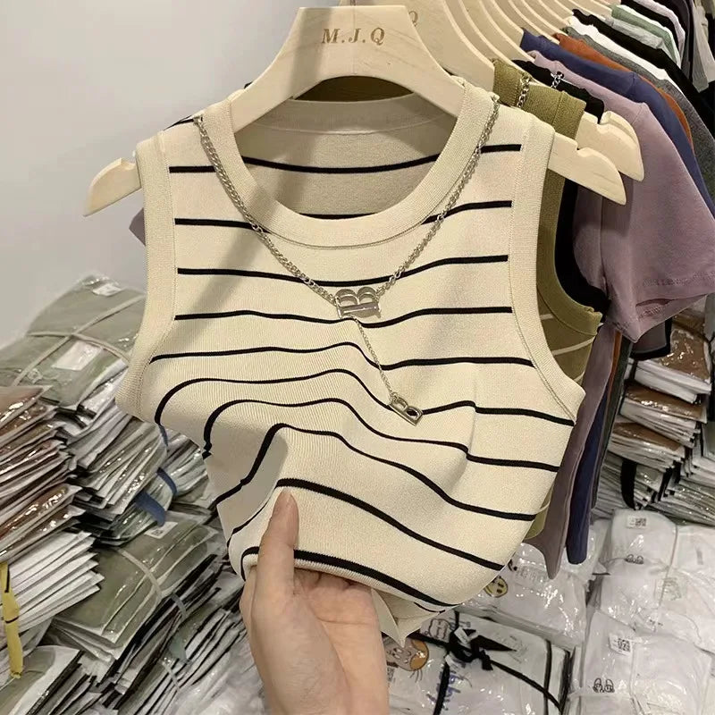 2022 basic bottoming striped chain vest with elasticity displayed on hanger