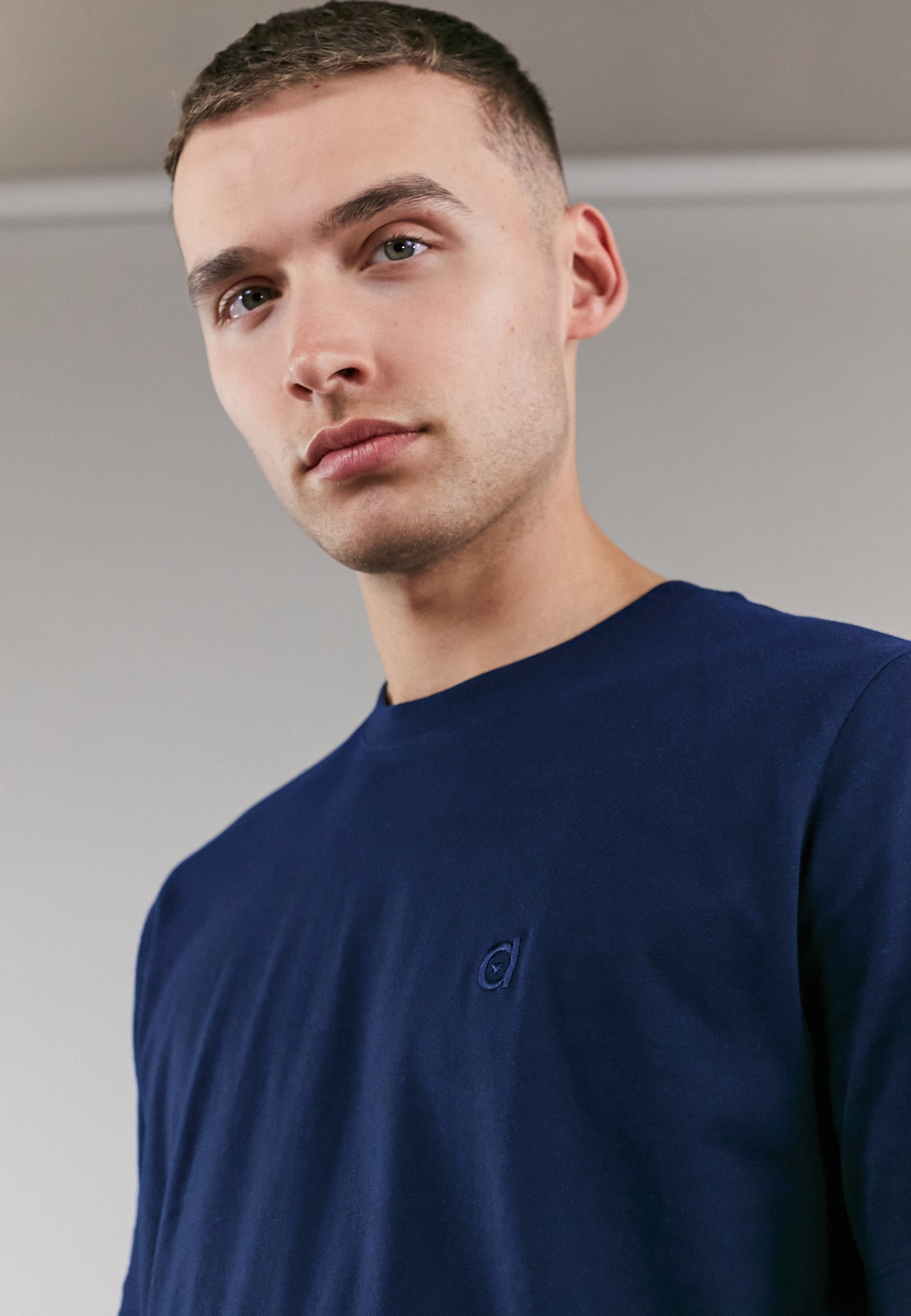 navy low carbon t-shirt