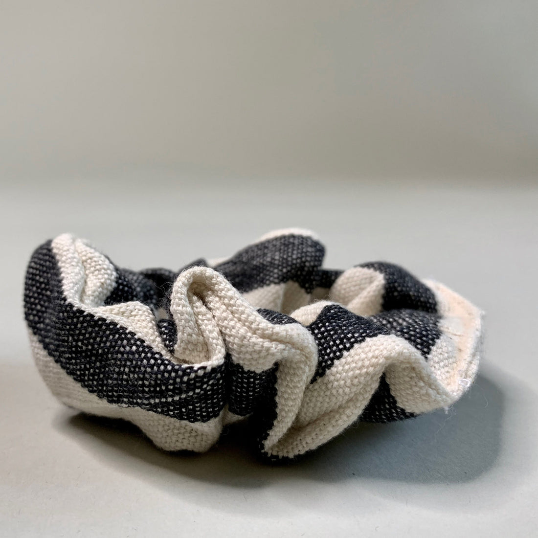 Handmade Scrunchie Ole | Black